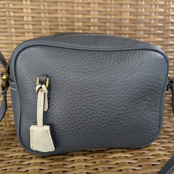 J. Crew Signet Gray Pebbled Leather Crossbody Shoulder Bag Lock & Key NWT - Picture 2 of 16